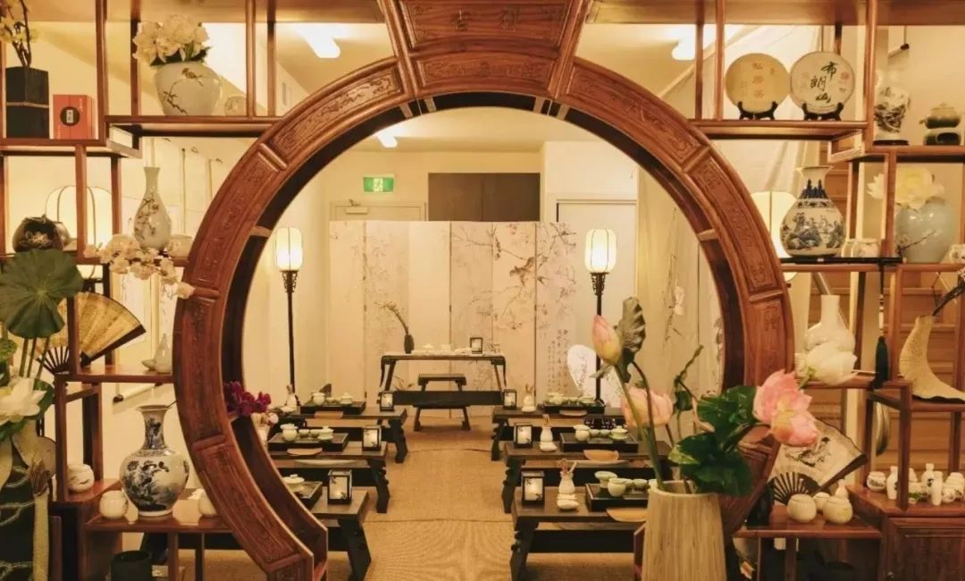 90后中国姑娘，在澳洲街美哭外媒