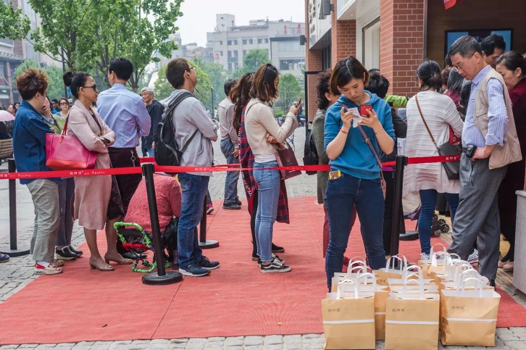 在决定去排鲍师傅前,我建议你点进来看看