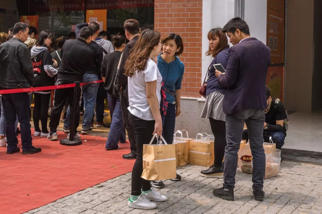 在决定去排鲍师傅前,我建议你点进来看看