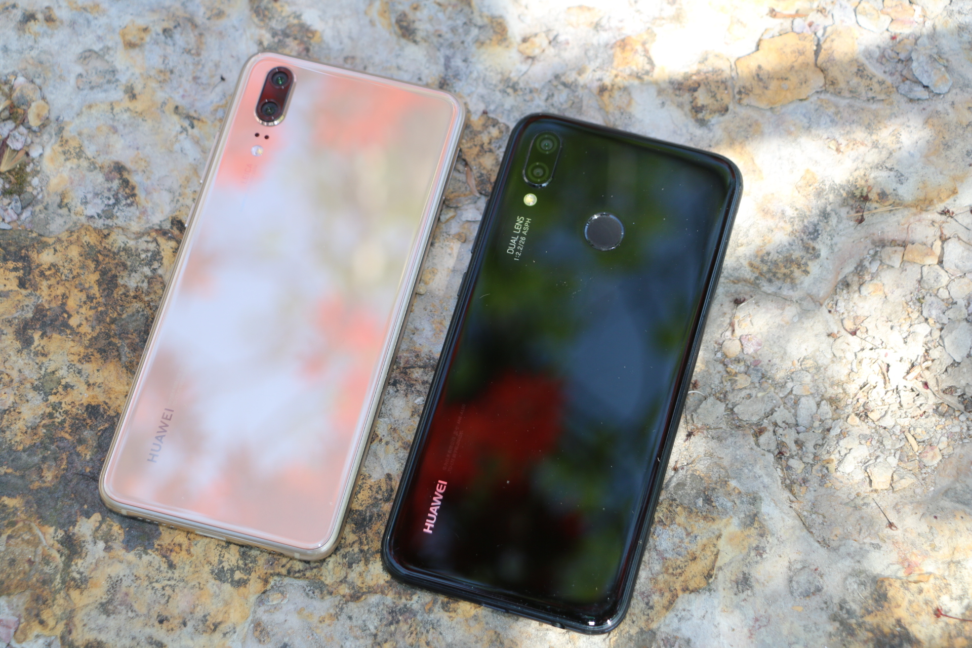 华为p20香槟金和宝石蓝哪个好看,极光色或成潮流华为p20开箱图赏