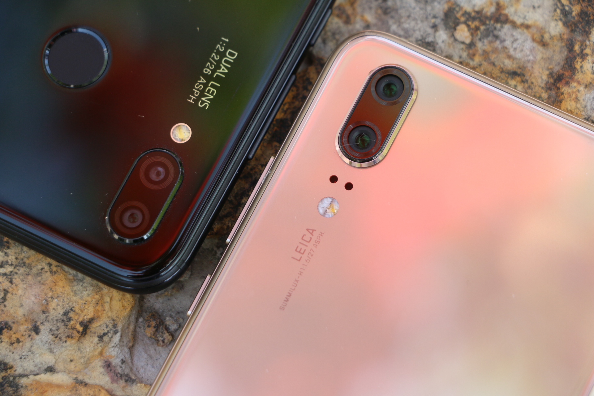 华为p20香槟金和宝石蓝哪个好看,极光色或成潮流华为p20开箱图赏