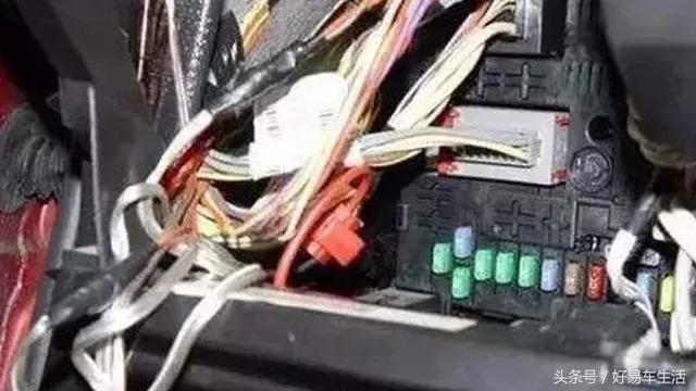 开车闻到焦味是什么原因,开车闻到糊味是怎么回事