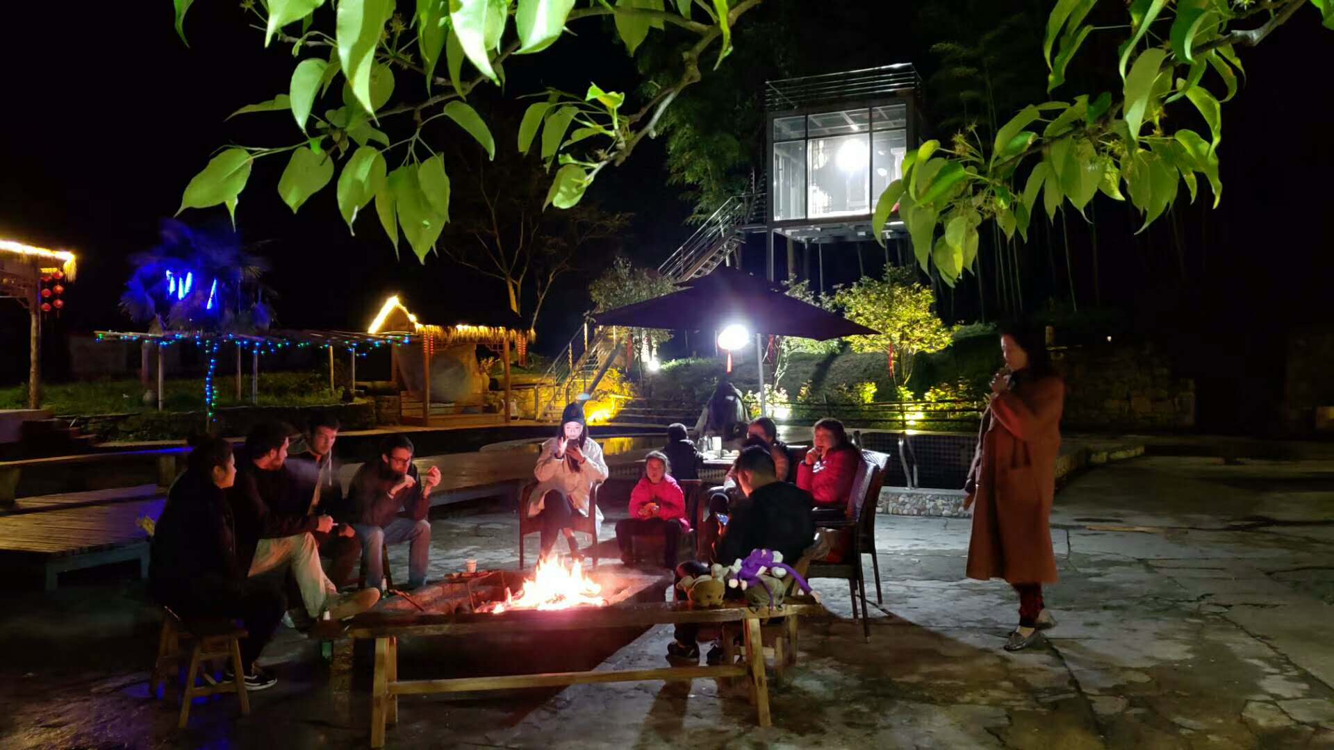 情侣出游张家界,张家界镜立方山居彩虹屋