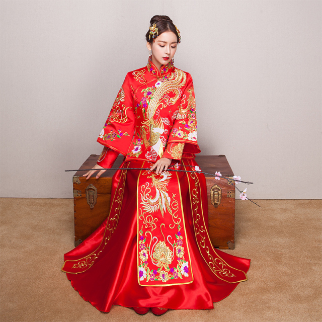 有哪些女明星婚礼穿的秀禾服,明星结婚穿的秀禾服