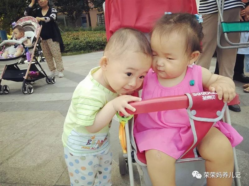 孩子挨打后妈妈怎么办,宝宝挨打妈妈该怎么养他