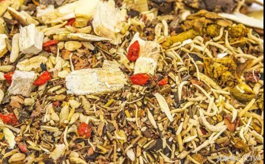 蚯蚓纹是怎么回事呢,大腿根部蚯蚓纹越来越多