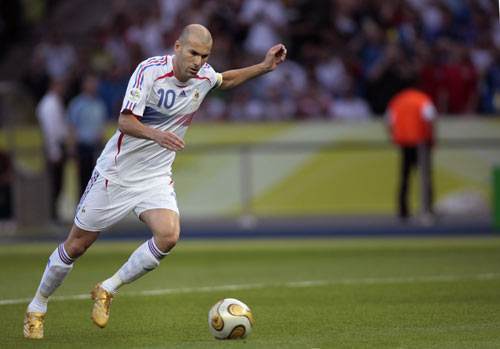 实况足球2020马赛回旋过人技巧,足球马赛回旋过人教学