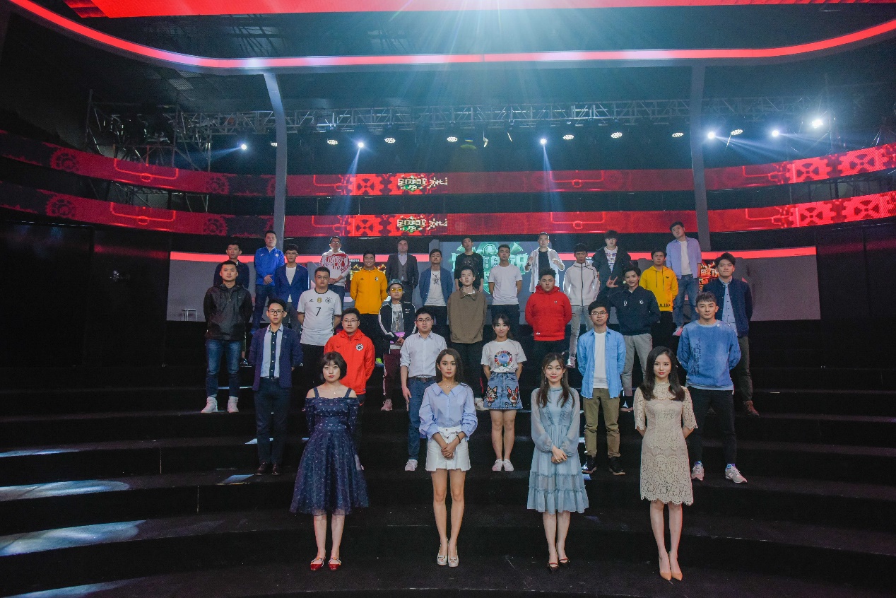 足球解说的功底有多绝,一本正经的胡说八道的足球解说