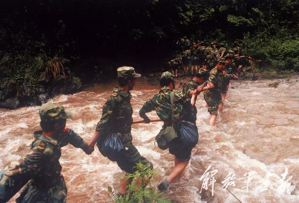 抗震救灾汶川,汶川地震十年感人视频播放