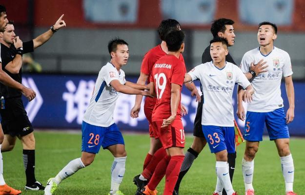 权健体现职业精神，为球童配备专门教练