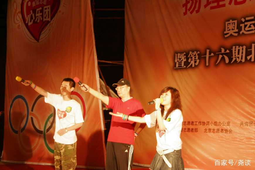 中国摇滚界里他比崔健资格老，张楚叫大哥，把红歌唱出摇滚范的人