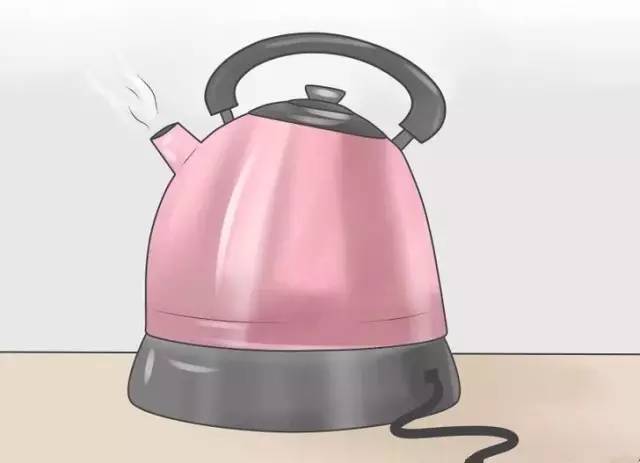 运动鞋子买小了一招变大的妙招,新买的鞋子挤脚怎么使鞋子变大