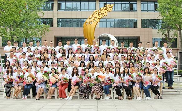 “校长在线”来了，快为闻涛中学男神校长打call~