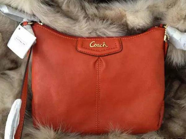 coach专柜和奥莱款logo区别,coach专柜比coach奥莱高级吗