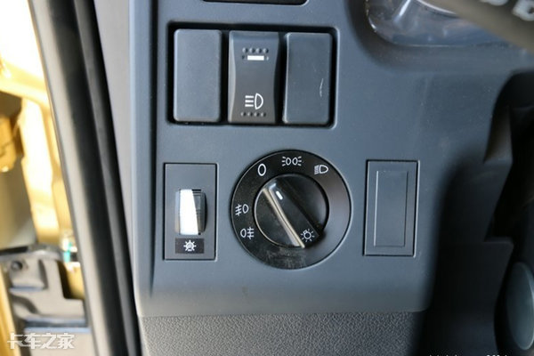 13升430马力LNG发动机,这台天然气重卡的驾驶室也能拉窗帘