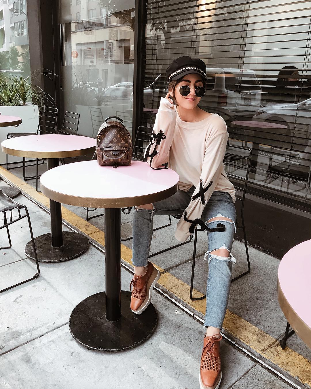 破洞牛仔裤的穿搭技巧,破洞牛仔裤的穿搭示范