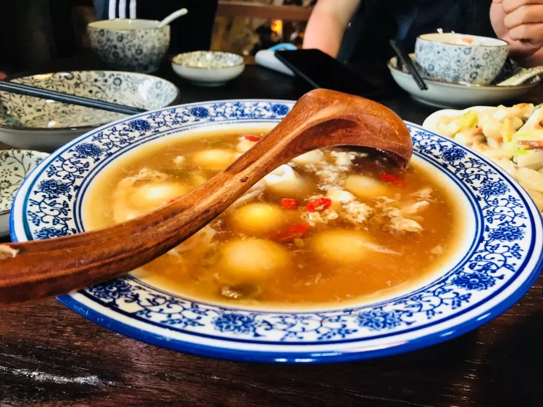 在浙江海边发现了一座欧式石头村落，它的美胜似五渔村，又像圣托里尼