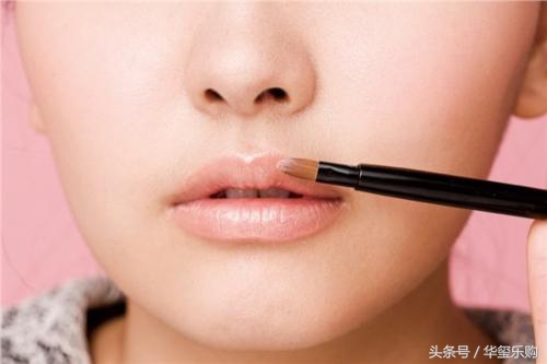 水润唇妆的正确步骤,为啥现在的唇妆都要化出去一点