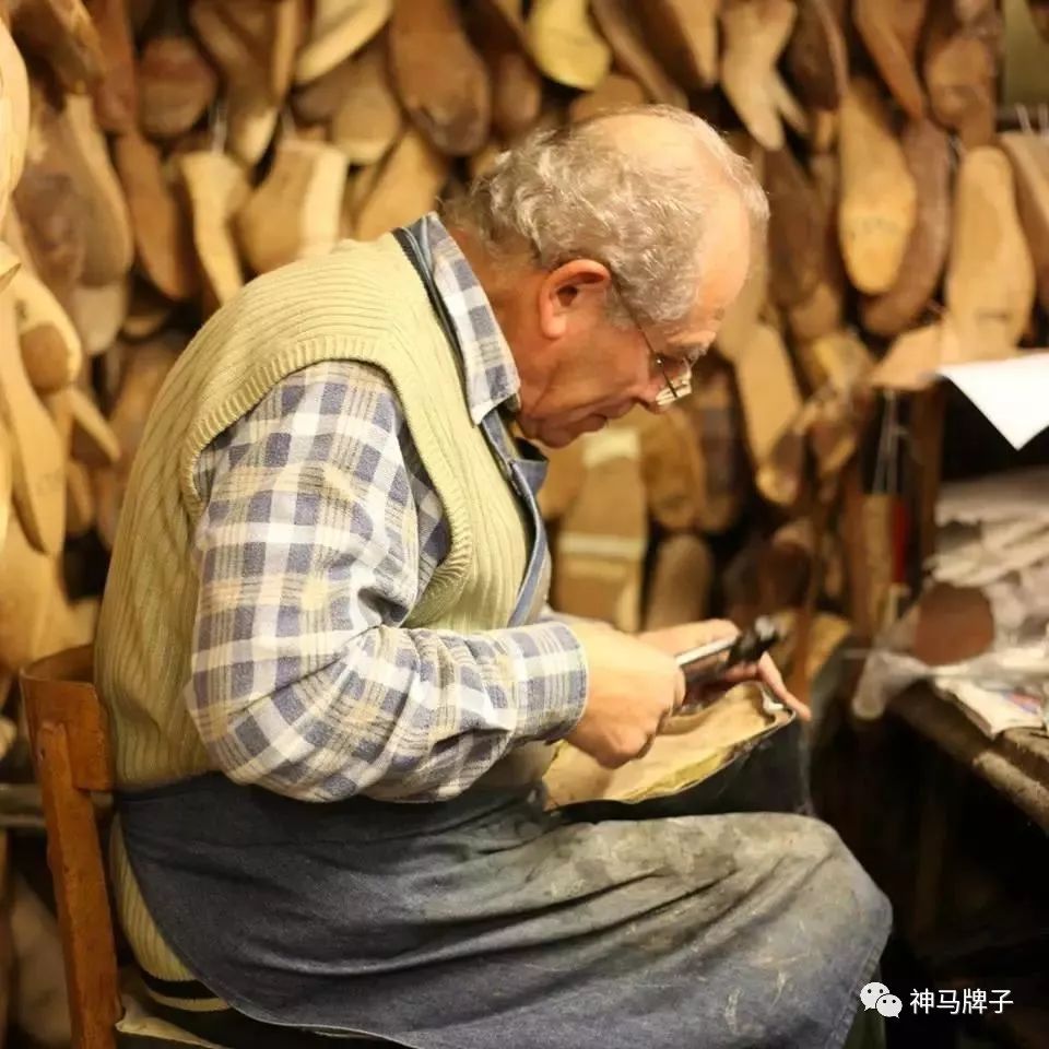 唐晶款英伦风圆头女鞋,唐晶同款鞋厚高跟鞋