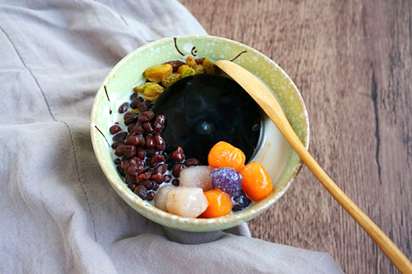 美食夏季解暑龟苓膏制作视频,清凉解暑台式烧仙草龟苓膏