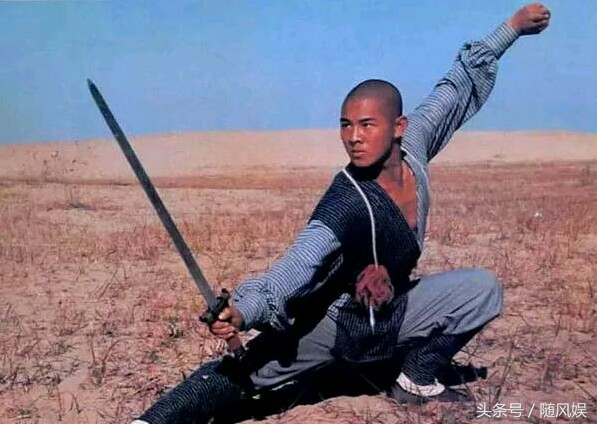 56岁的李连杰近照疯传苍老如80岁,55岁李连杰变化太大