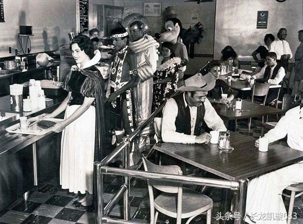 30张令人印象深刻的历史老照片,历史照片回顾模板