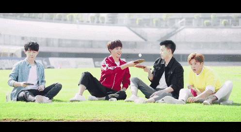 越努力越幸运的何止练习生们，正在“追球”的他们同样向阳而生