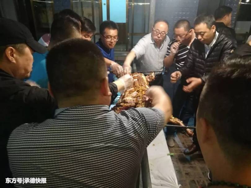 杯酒话乡情，酒好情更浓！