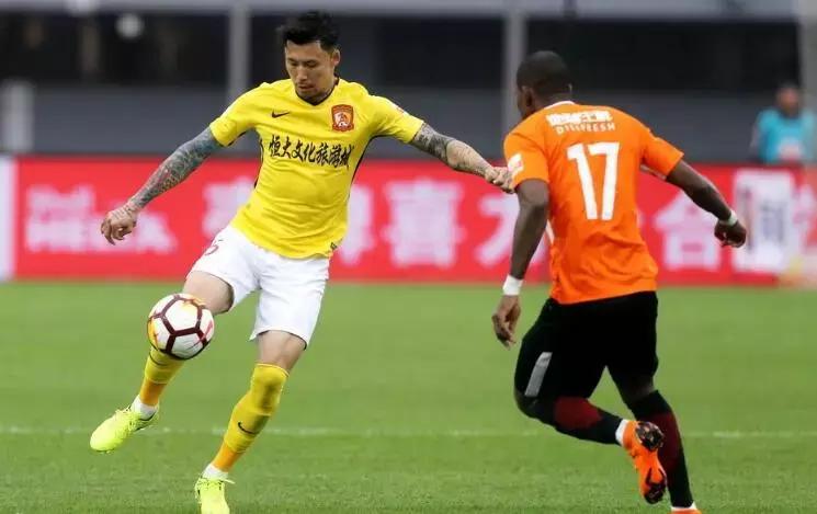 恒大0:2升班马,球迷炮轰卡纳瓦罗:你有什么资格当恒大主帅?