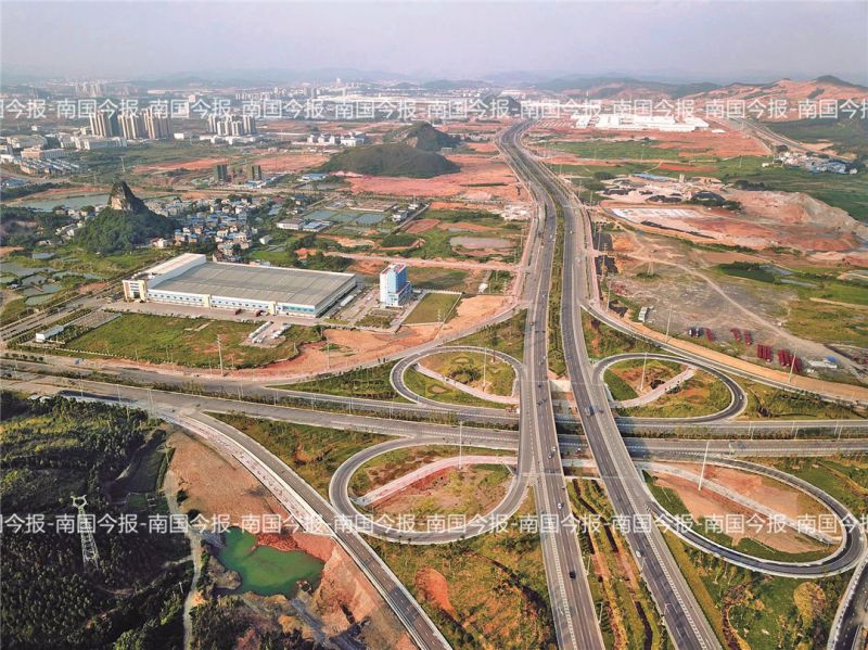 四通八达的路网、平地而起的新城……40年柳州巨变沧海桑田