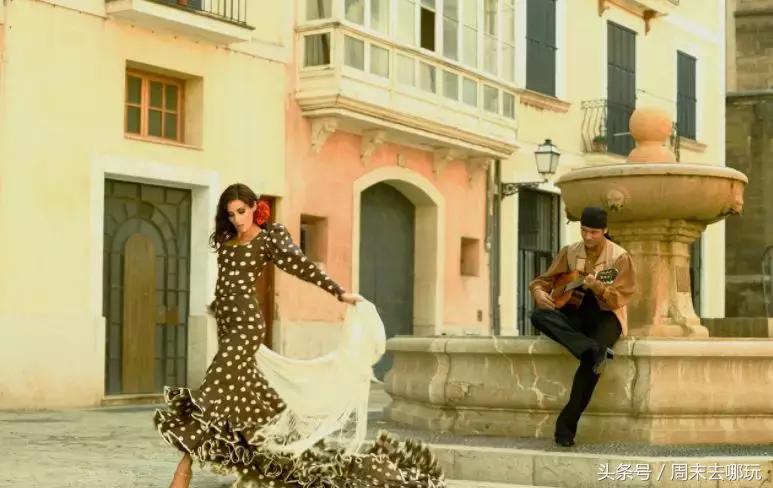 去了夏威夷才知道女人不用穿bra,去了斐济才知道,男人不爱穿裤子