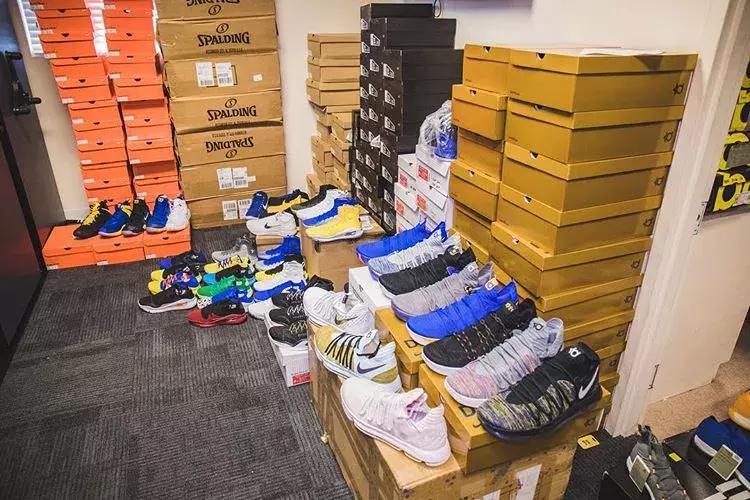 血洗火箭，带你走进勇士的球鞋仓库！