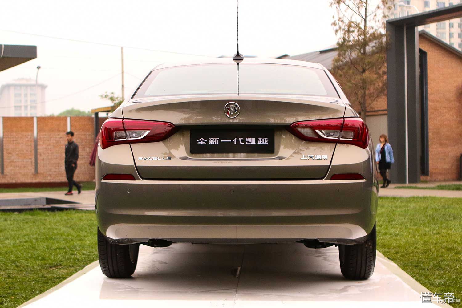 1.3l三缸别克凯越试车,别克凯越外观老款改新款