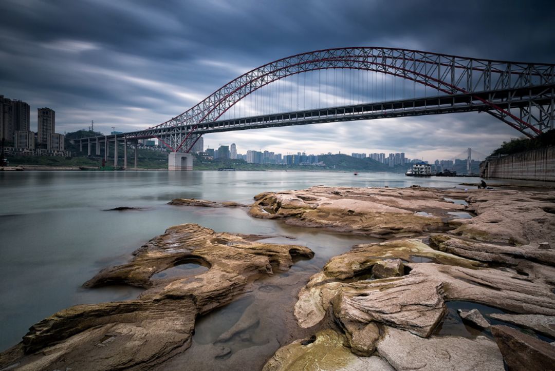重庆夜景真的比香港好看吗,重庆夜景为什么比香港还繁华