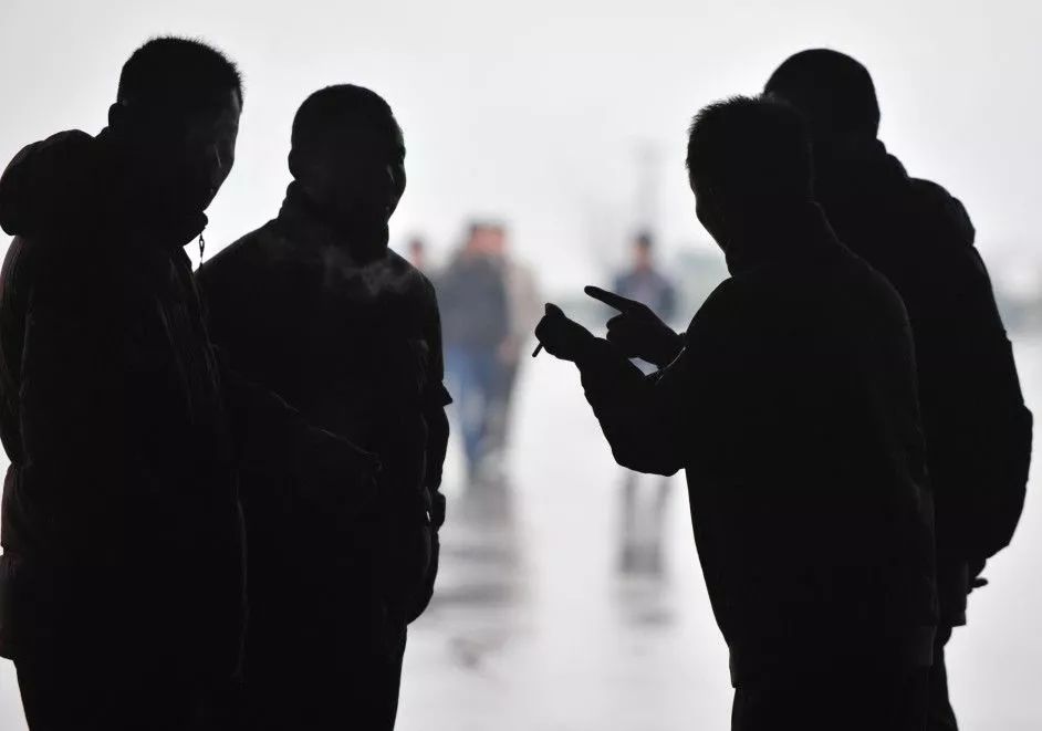 深读｜一边骂黄牛*党**，一边买黄牛票，世道就是这样变坏的