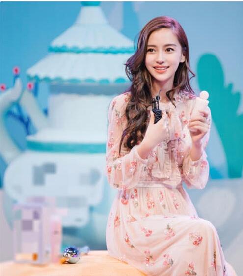 baby因生理期不能玩水被指玩不起，韩雪一字回复获万人点赞！