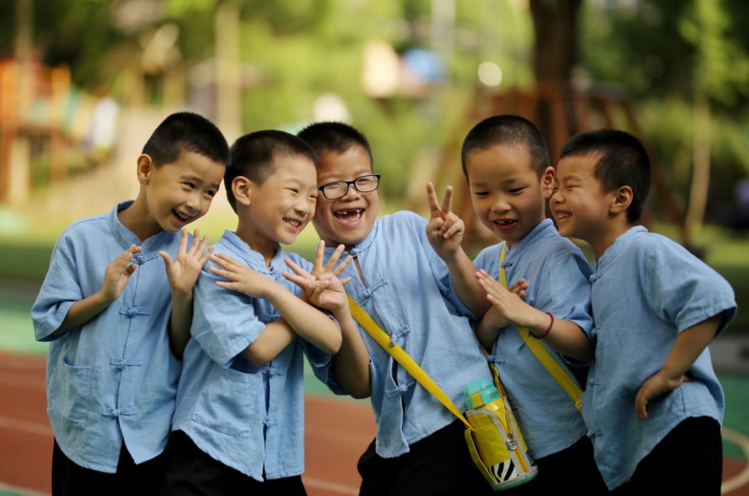 五十人集体照拍照姿势创意大全,高逼格的集体照怎么拍