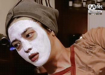 为什么敷面膜越敷越黑,为什么天天敷面膜脸还是很干呢