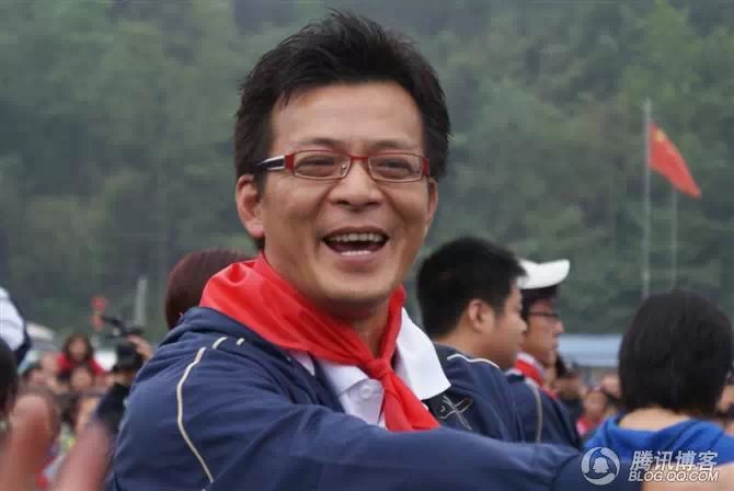 穿越地震带之什邡日记：地震周年谭咏麟黄日华众明星到蓥华小学