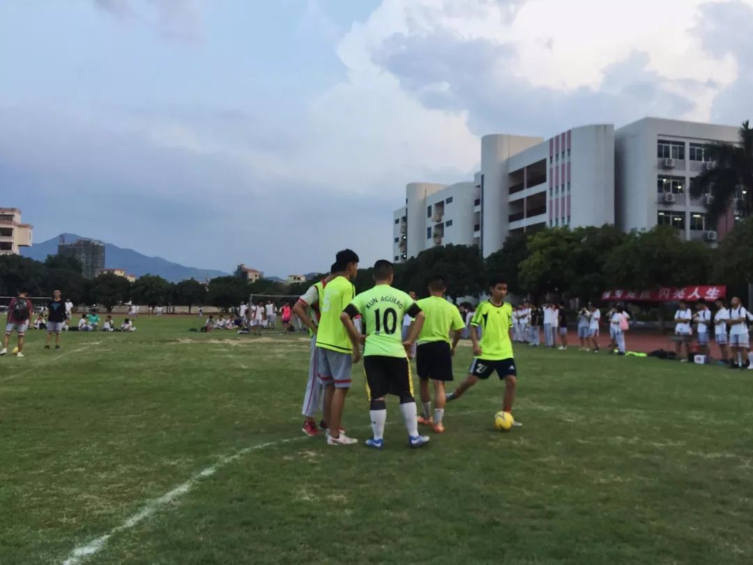 「活力邓中」绿茵之茂盛，足球之生机