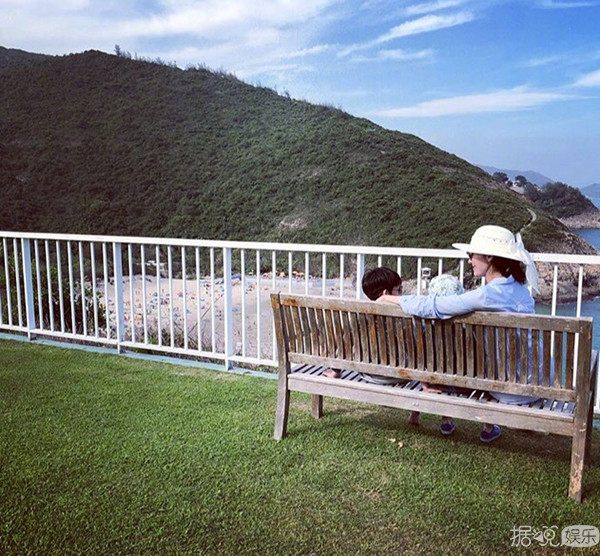 带有足球场的别墅,足球场别墅效果图