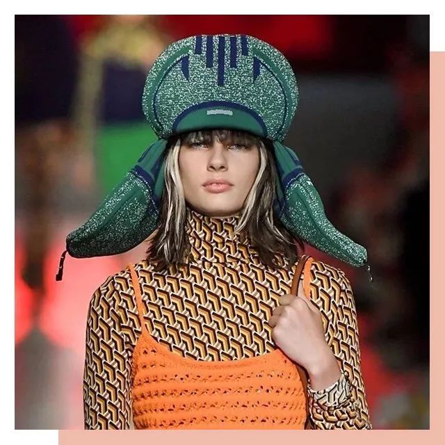 有了它出门还怕没有电吗,有了它出行也可以多带几双鞋