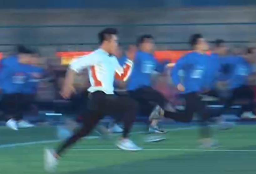 奔跑吧郑恺范丞丞名场面,范丞丞奔跑吧换三次造型