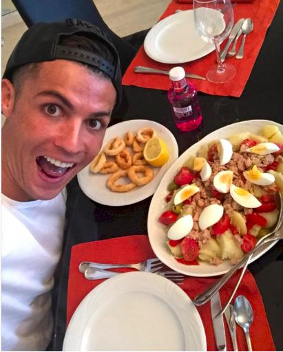 来看看c罗每天的早餐,c罗平时都吃什么饭