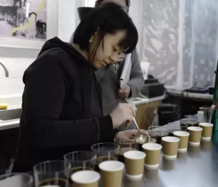 深更咖啡爱抚，我就让你睡不着哈哈！