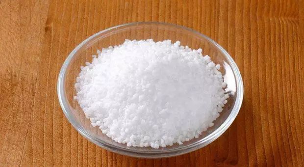 热水泡脚加点它3天逼出体内湿气,泡脚时加点它三天逼出体内湿气