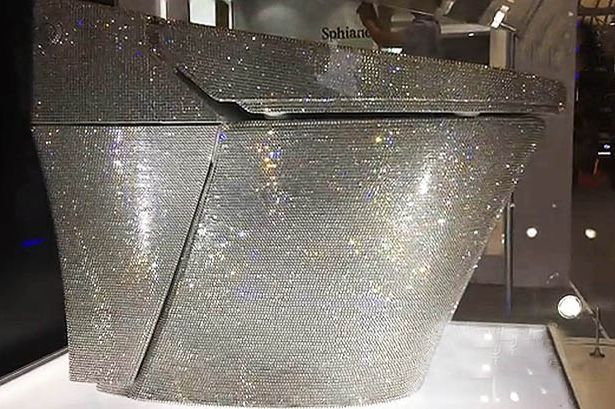 150元的施华洛世奇是真的吗,三百多块钱的施华洛世奇是真的吗