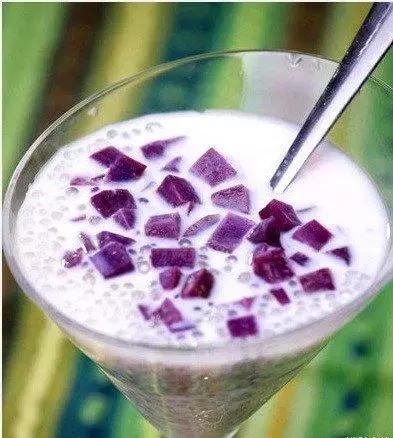 烧仙草有黑色的东西是龟苓膏吗,烧仙草是什么和龟苓膏有区别吗