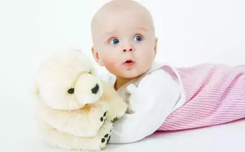 小孩仰头睡觉打鼾侧睡不打鼾,宝宝睡觉打鼾是什么原因