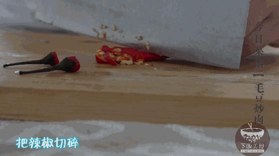 夏天到了毛豆和花生下酒,夏天到了很多人爱吃凉菜